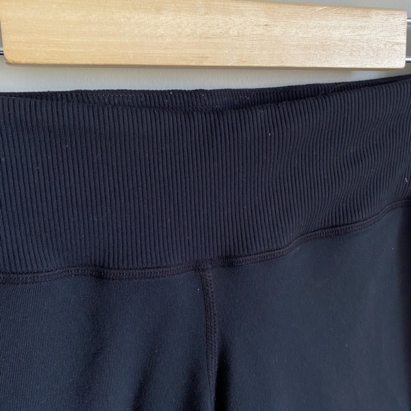 Lululemon Women's Black Capri Yoga Pant Leggings Size 4 - Picture 4 of 11